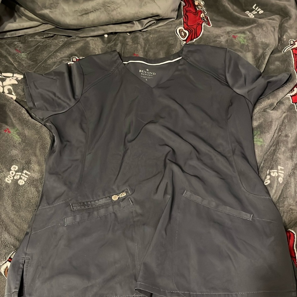 Beyond scrubs grey scrub top, size L